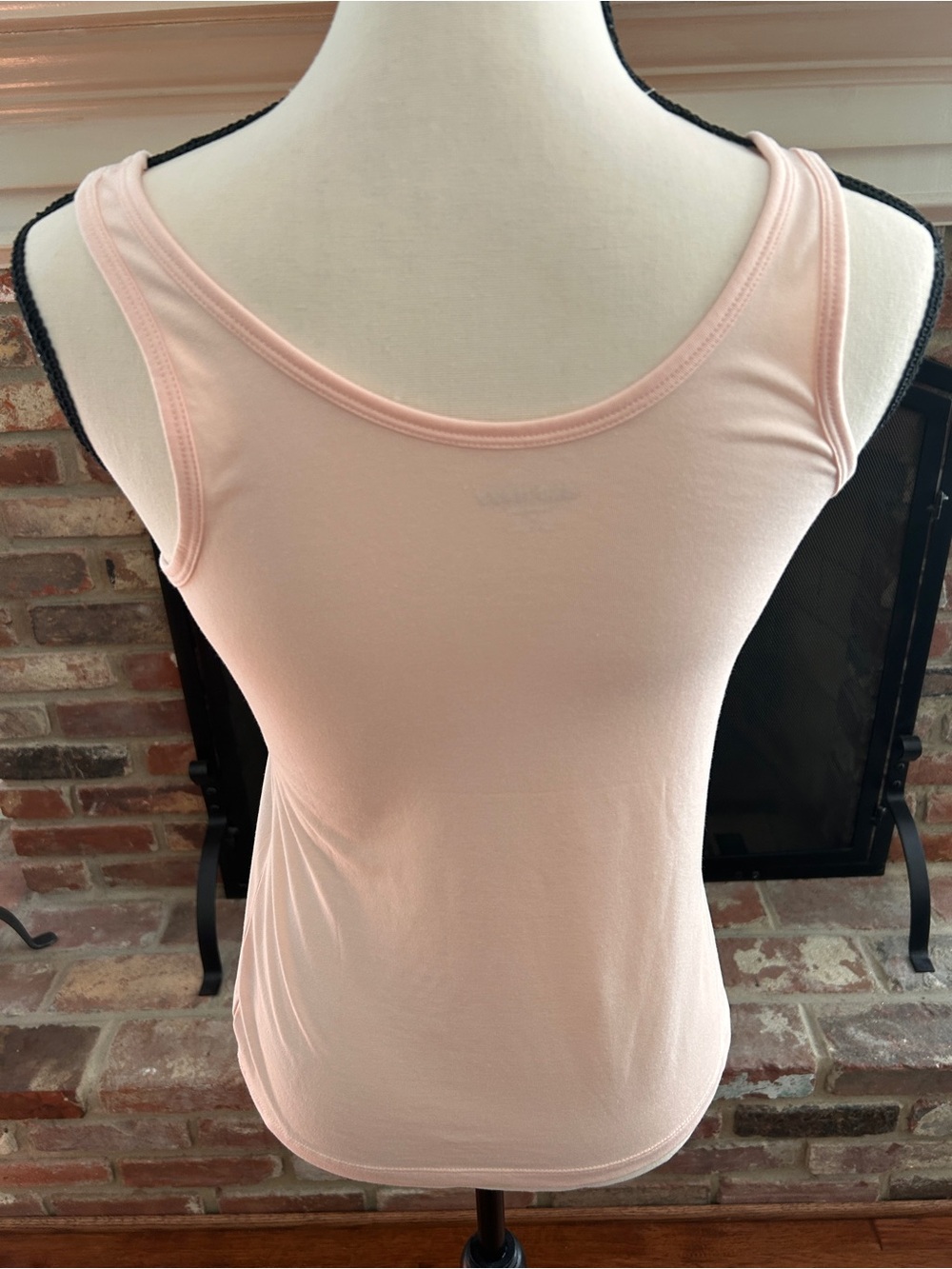 Old Navy Scoop Neck Tank Size Small- BNWOT - Picture 2 of 6